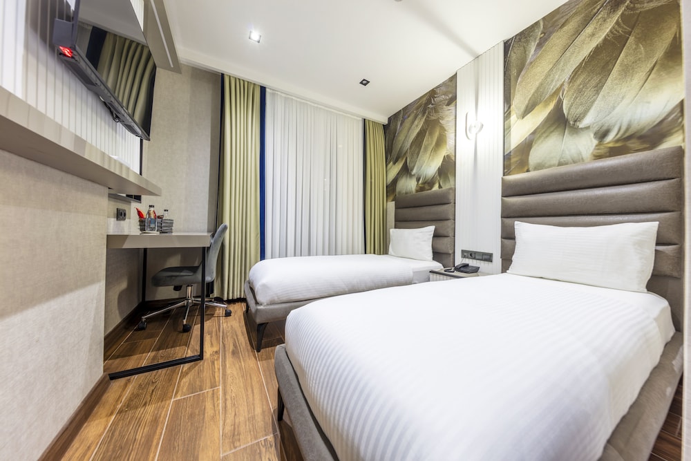

Milano - Istanbul, New Airport - Dem Premium Hotel - Round Trip Airport Service - Istanbul International Airport