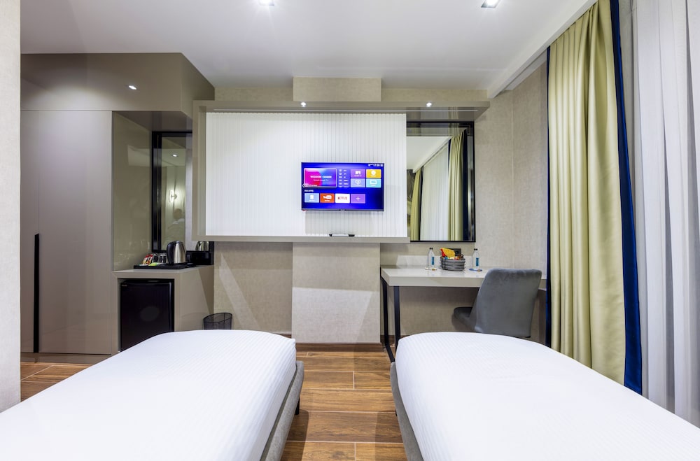 

Milano - Istanbul, New Airport - Dem Premium Hotel - Round Trip Airport Service - Istanbul International Airport