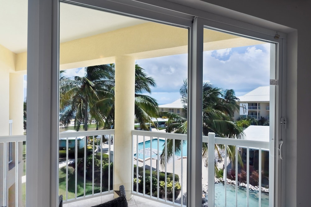 

Roma - Seven Mile Beach - Holiday Inn Resort Grand Cayman