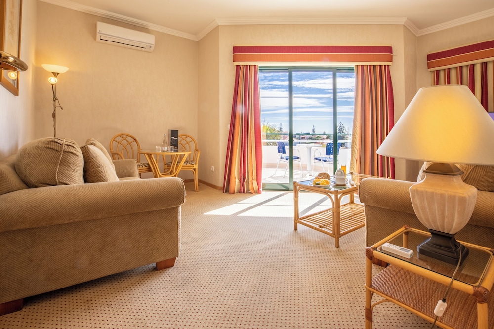 

Roma - Estoril - Riviera Hotel
