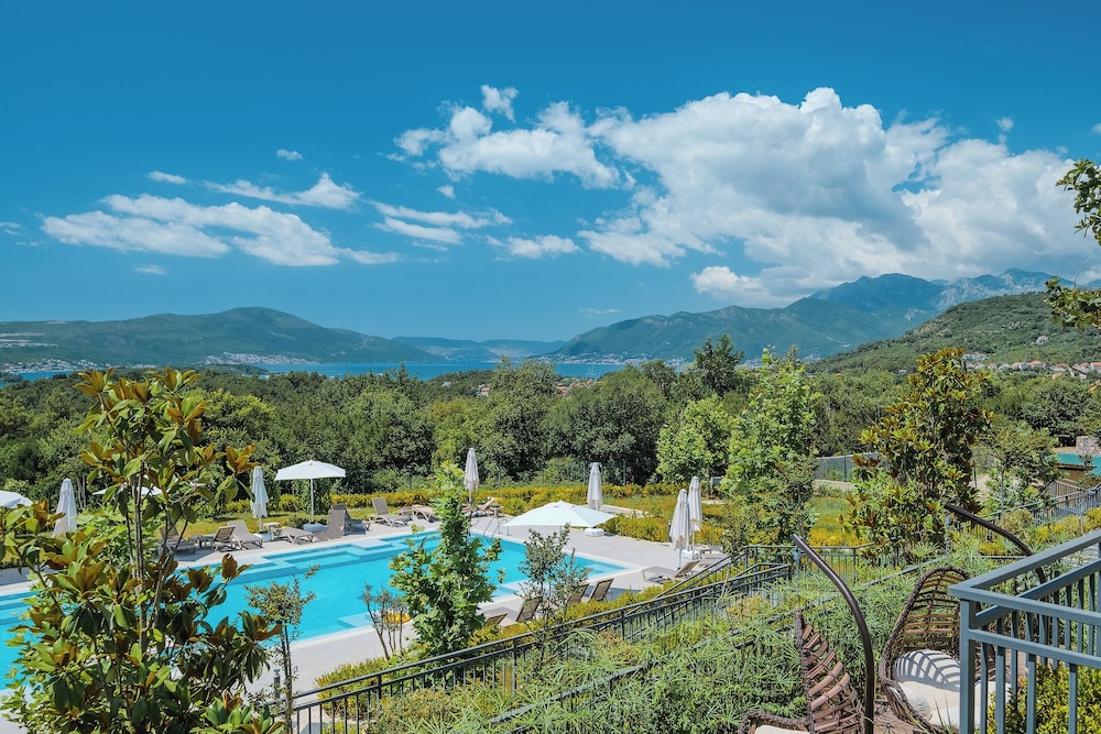 

Napoli - Radovići - Montenegro Lodge