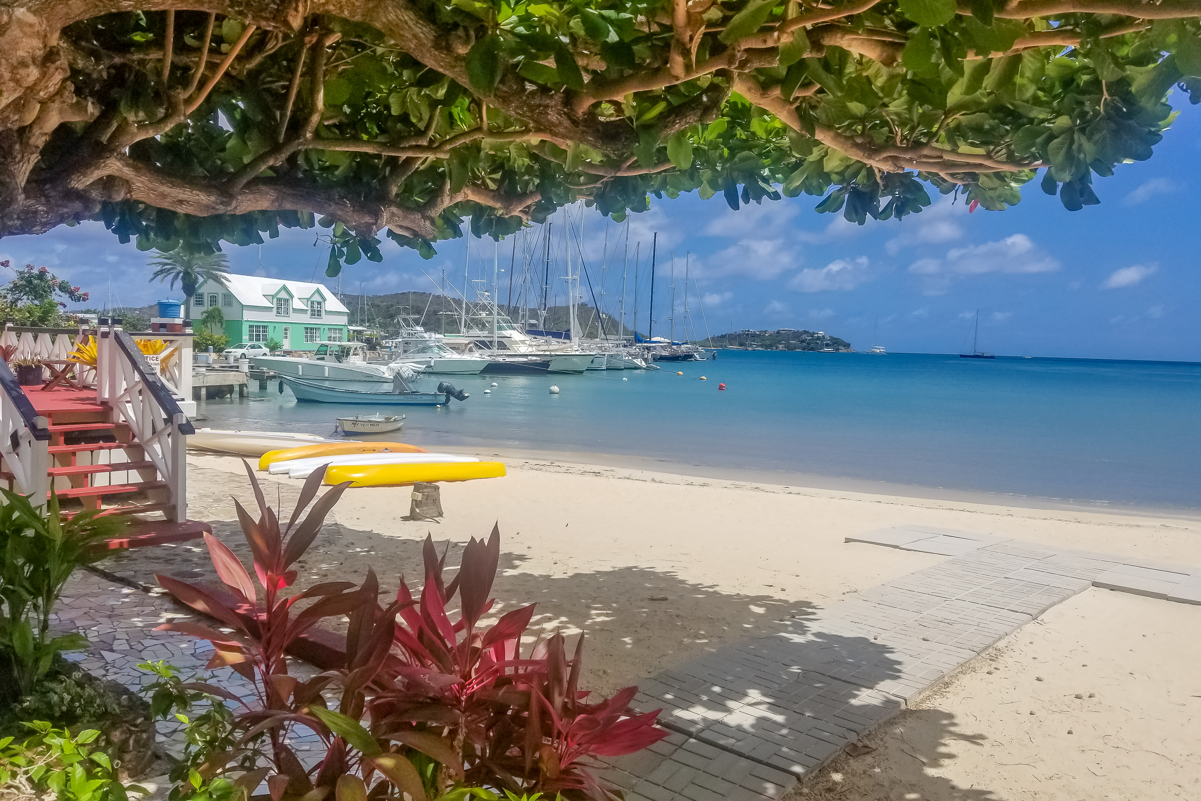 

Roma - English Harbour - The Catamaran Hotel