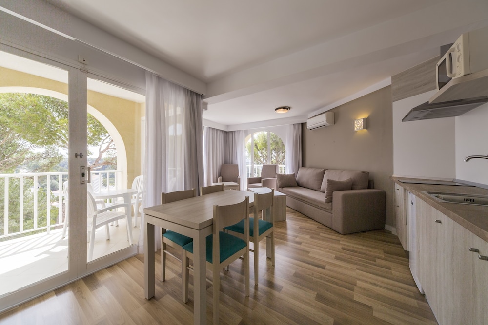 

Napoli - Cala Galdana - Aparthotel Comitas Floramar