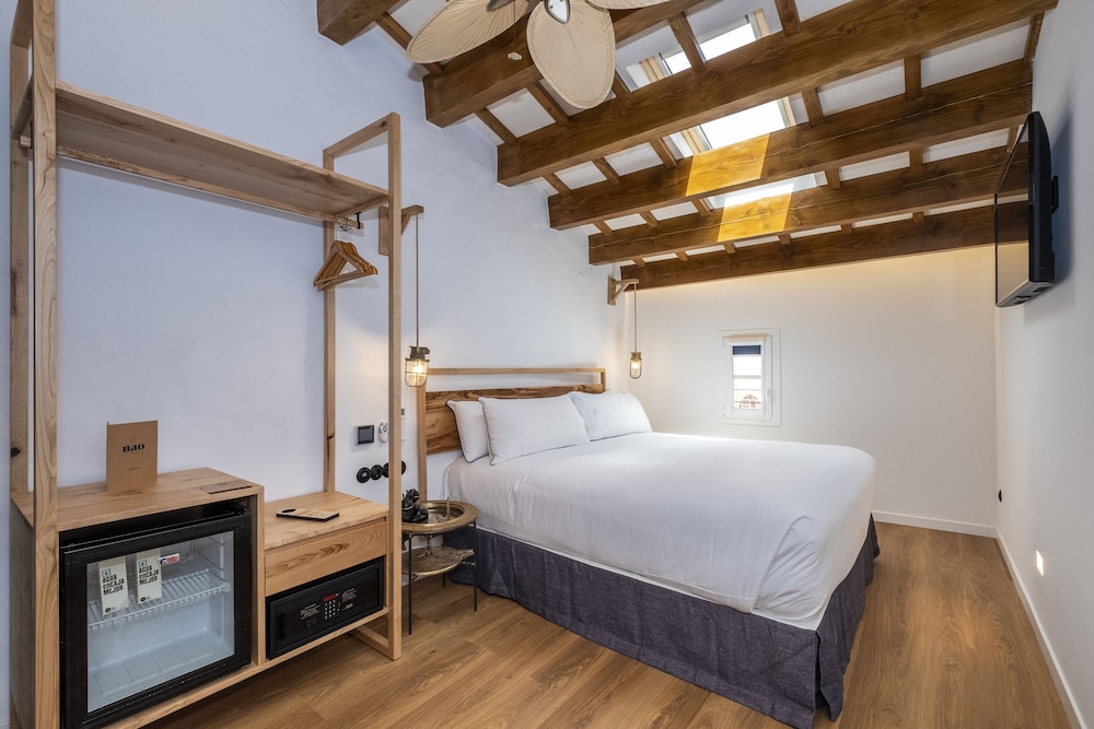 

Napoli - Cala Blanca - Nao Catedral Boutique Hotel