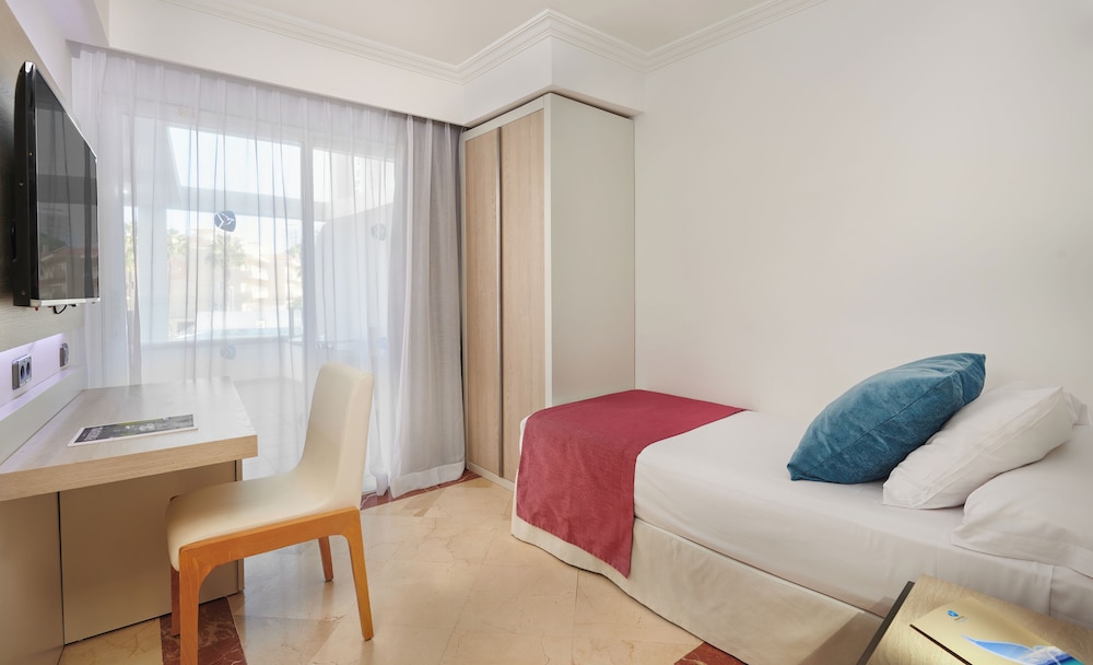 

Milano - El Arenal - Grupotel Acapulco Playa - Adults only