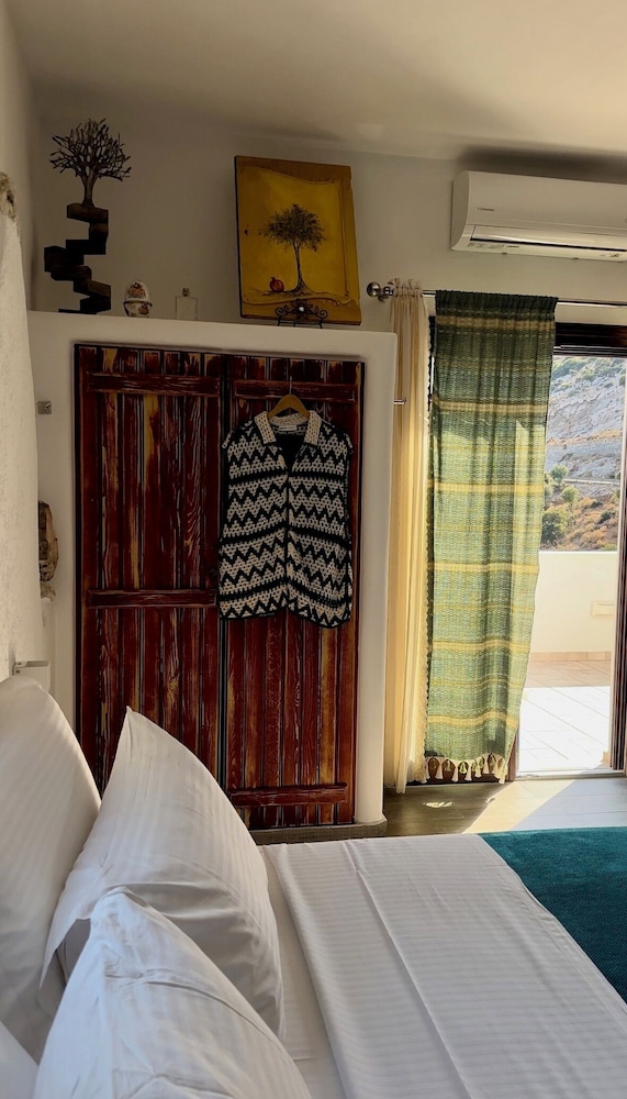 

Venezia - Kóronos - ELAIOLITHOS - Luxury Villa Suites - Adults Only