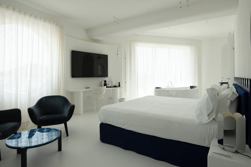 

Milano - Monte di Procida - CALEA Boutique Hotel