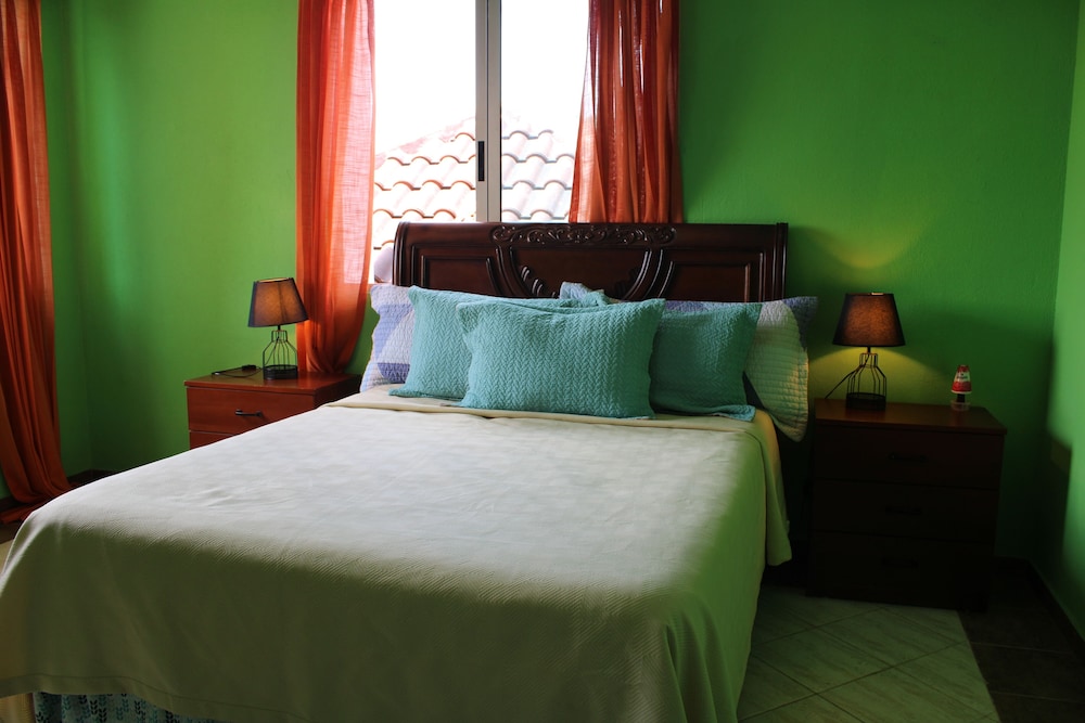 

Verona - Juan Dolio - Villa GuavaBerry 5BR 6Bds 12Pax HugePool