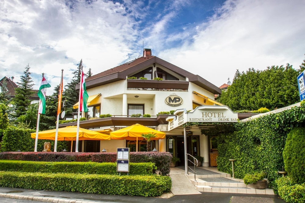 

Lamezia Terme - Budapest - Hotel Molnár