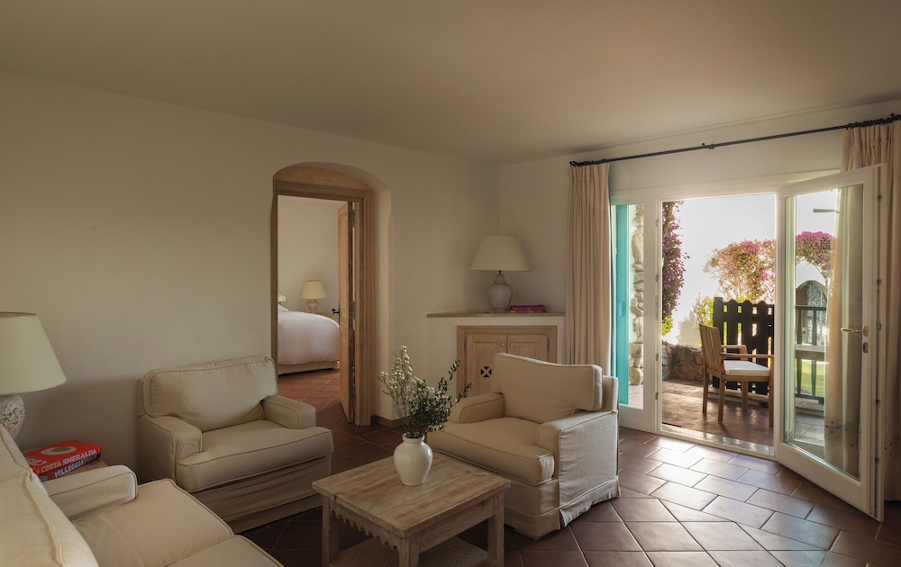 

Napoli - Golfo Aranci - Romazzino, A Belmond Hotel, Costa Smeralda