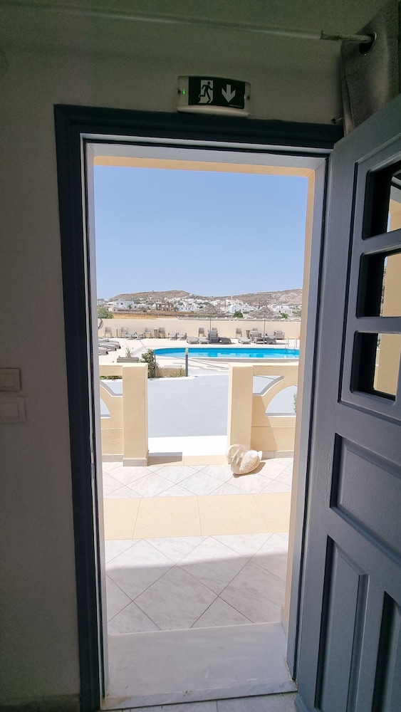 

Bari - Santorini-Akrotiri - Leon Lux Apartments