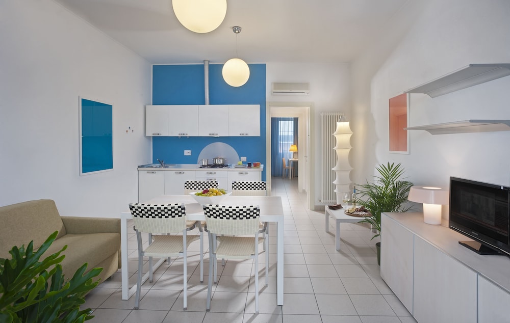 

Cagliari - Livorno - Solidago Residence