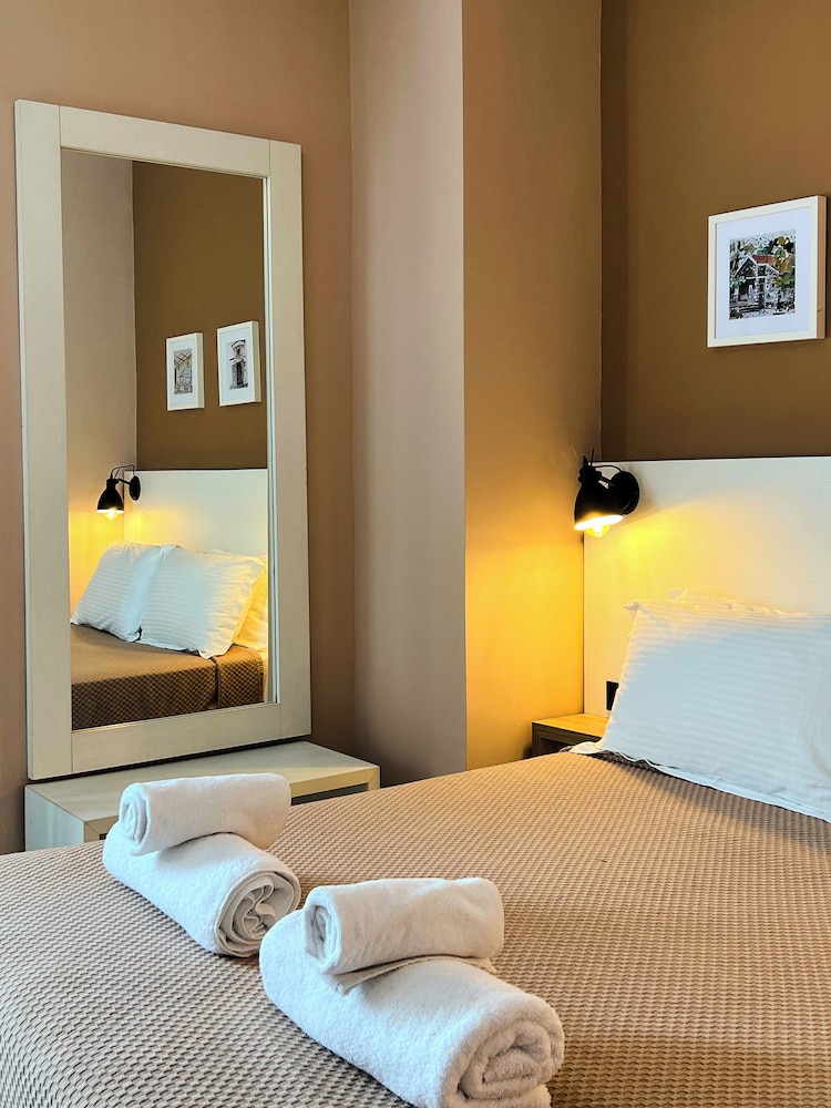 

Verona - Tirana - Oda Hotel Tirana