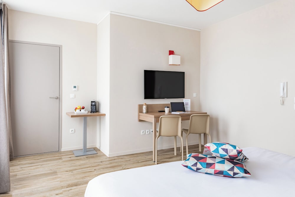 

Bologna - Cherbourg - Appart'City Confort Cherbourg
