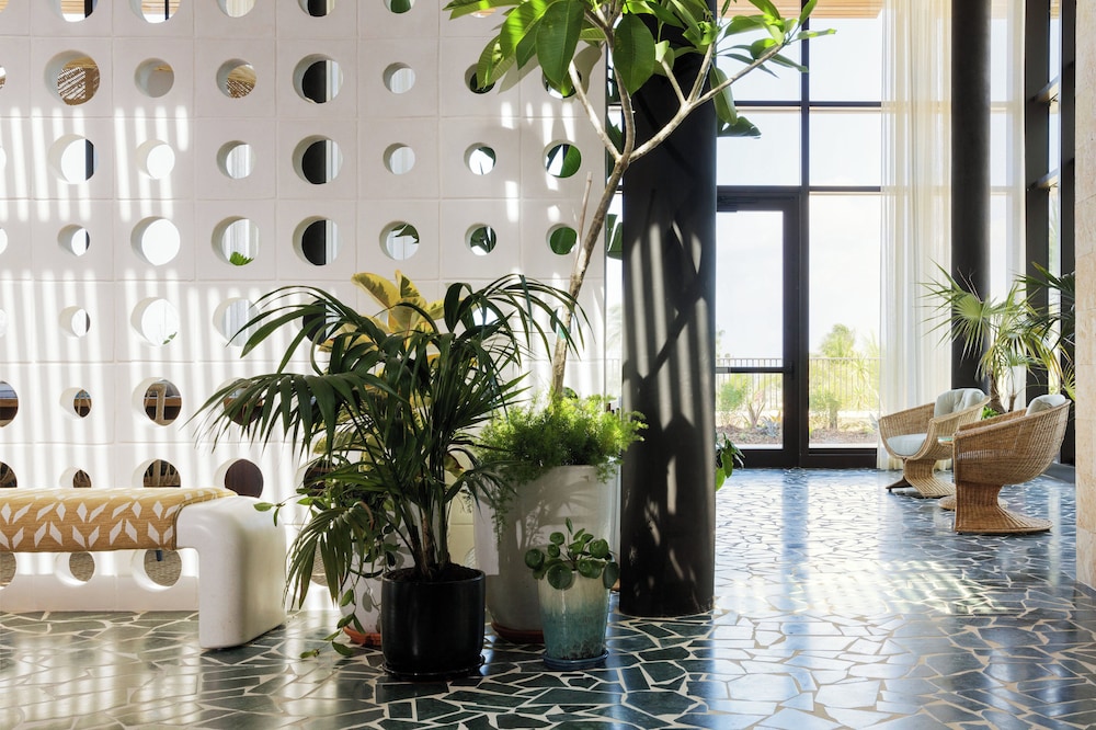 

Milano - West Bay - Hotel Indigo Grand Cayman