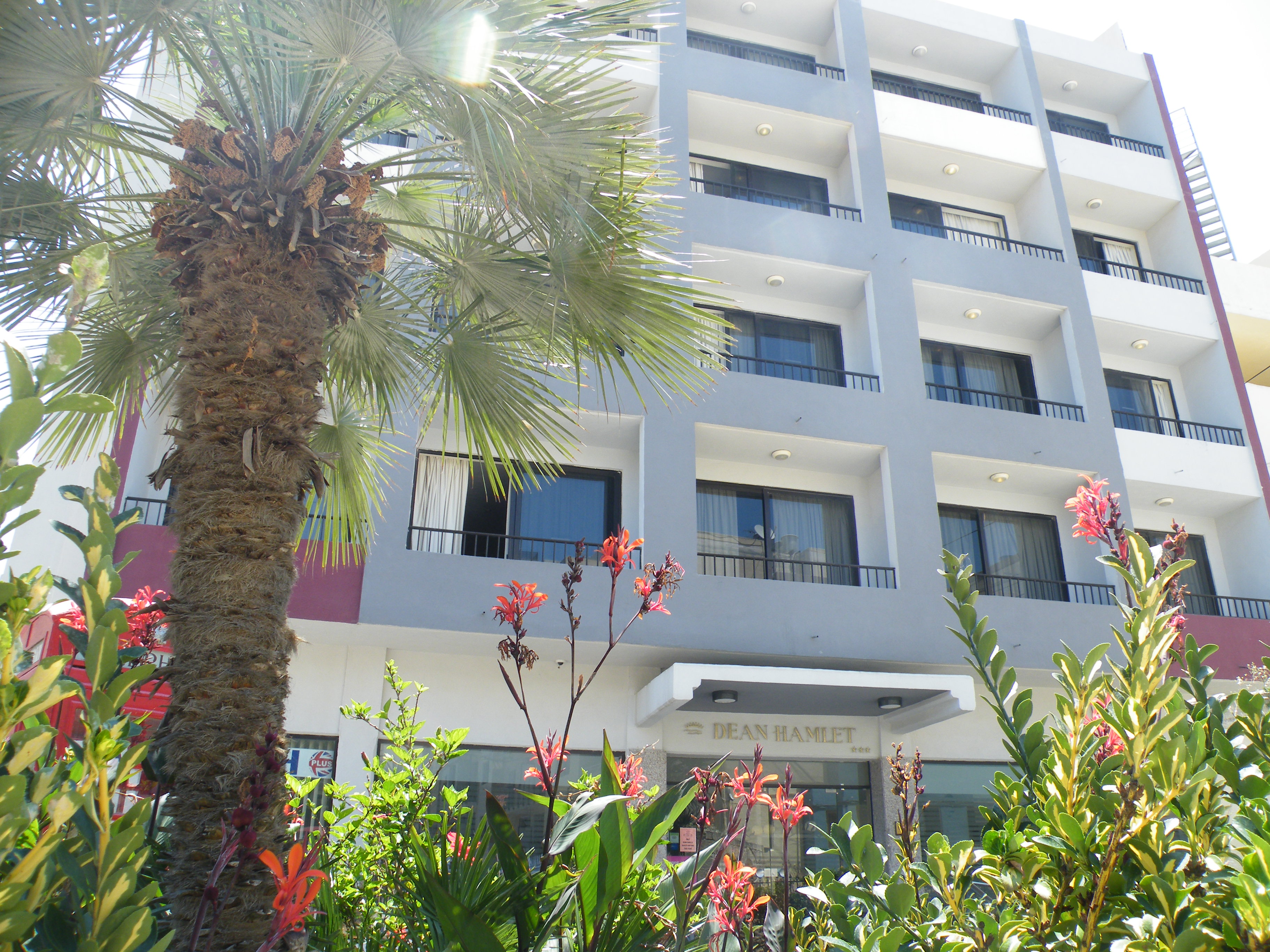 

Catania - La Valletta - Dean Hamlet Hotel
