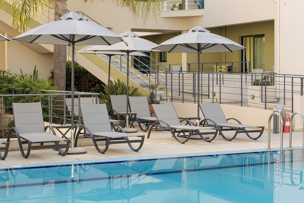 

Milano - Chania - Athina Beach Hotel