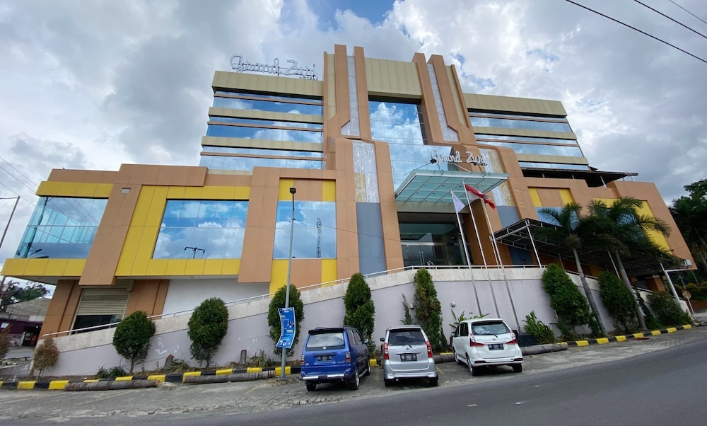 

Milano - Pematangsiantar - Grand Zuri Pematangsiantar