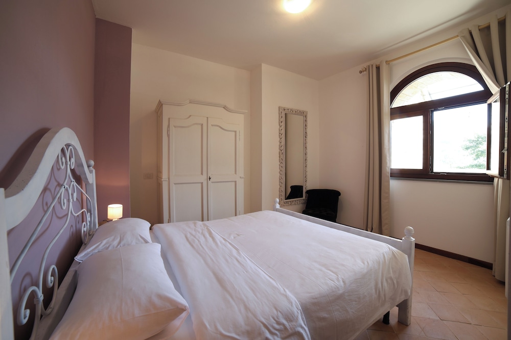 

Cagliari - Assisi - Il Castello di Campolongo