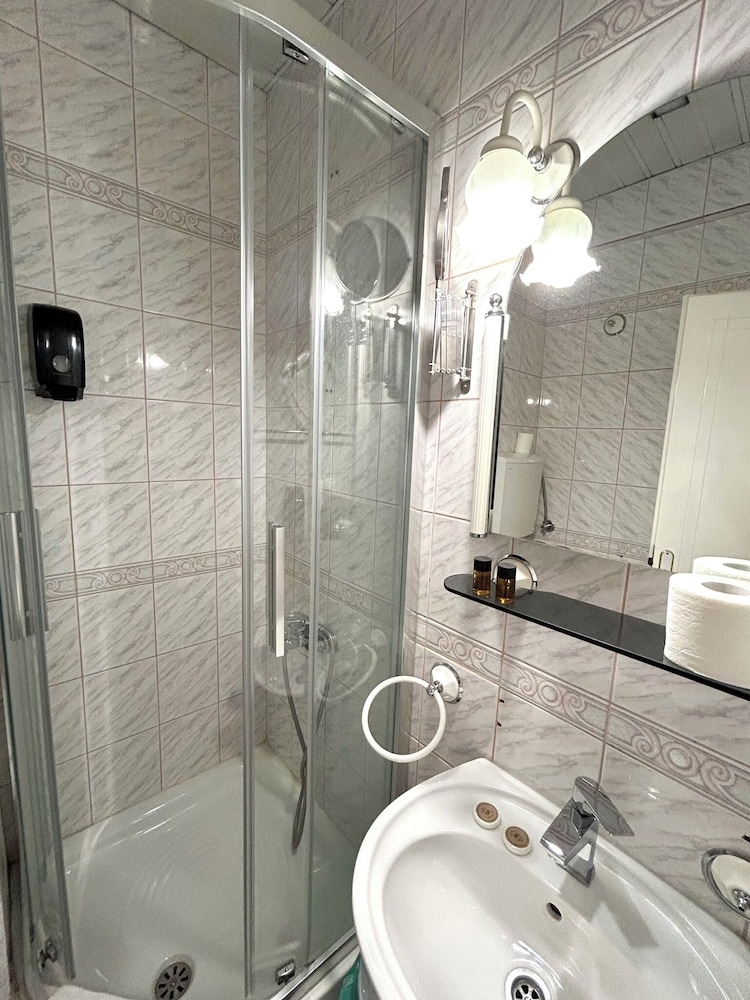 

Milano - Podgorica - Hotel Bojatours