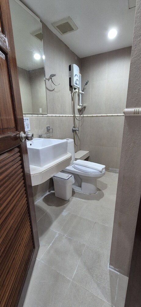 

Bologna - Patong Beach - Patong Max Value Hotel