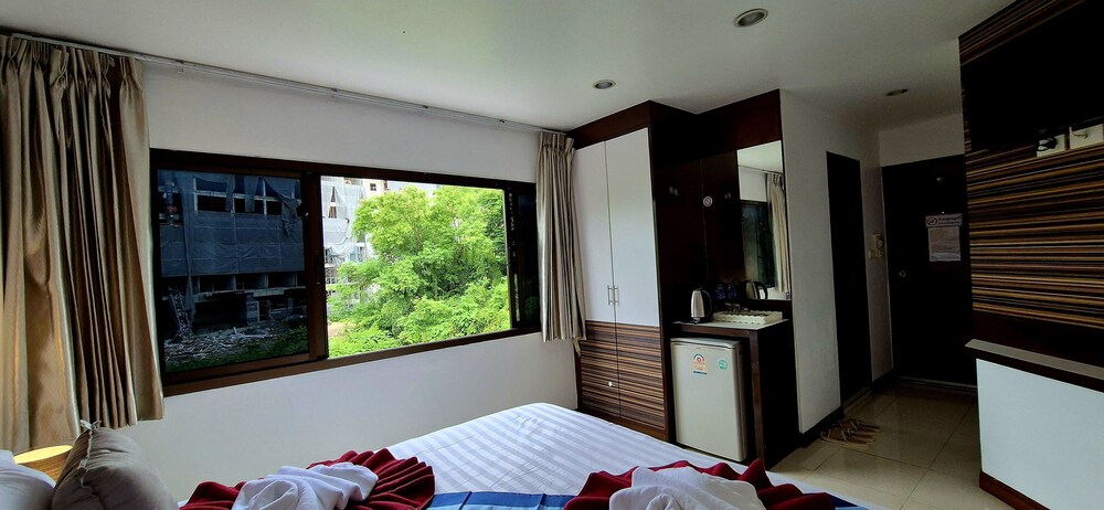 

Roma - Surin Beach - Patong Max Value Hotel