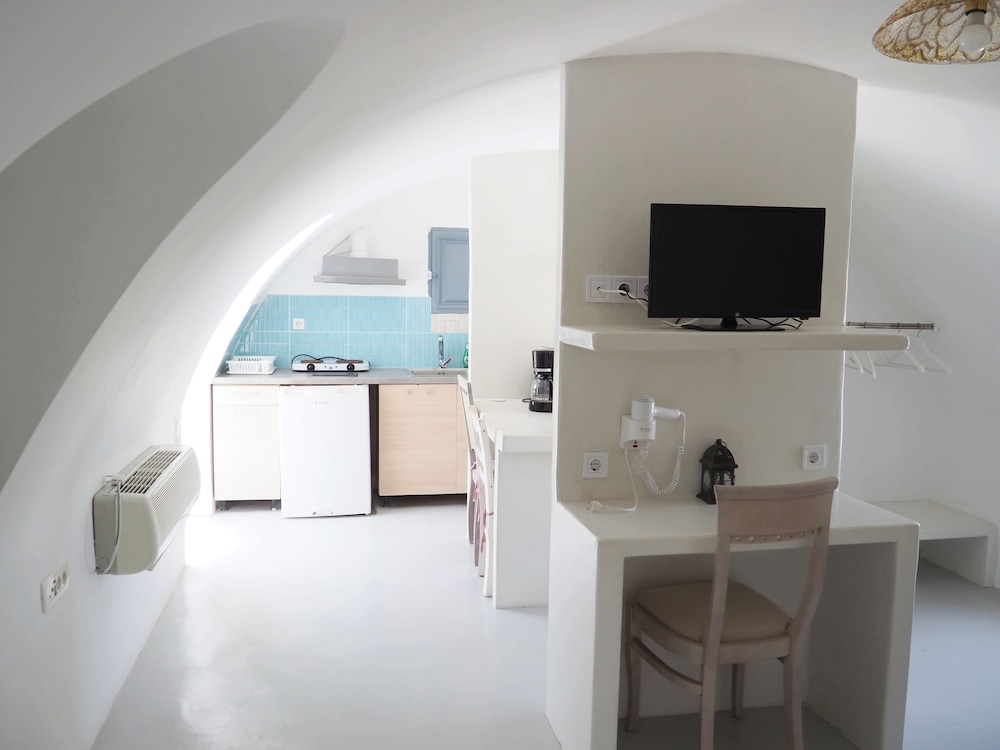 

Bari - Perivolos - Leon Lux Apartments