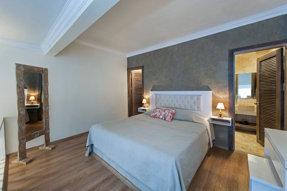 

Napoli - Torba - Sarpedor Boutique Hotel
