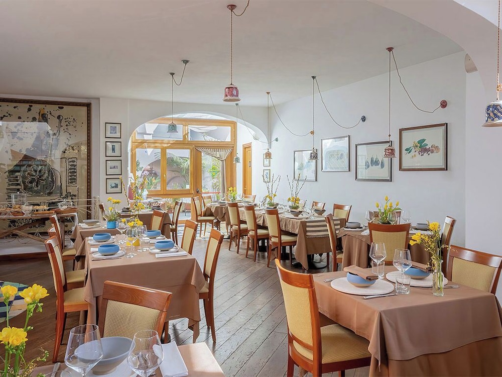 

Trieste - Cala Gonone - Hotel Su Barchile