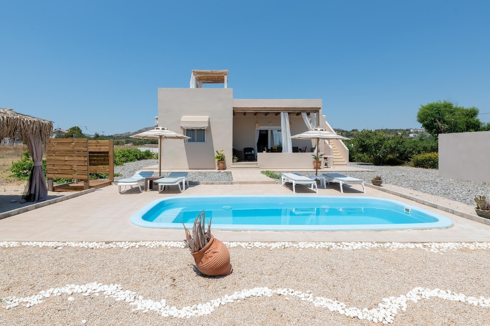 

Verona - Kiotari - Gennadi Serenity House- beachfront villa with pool