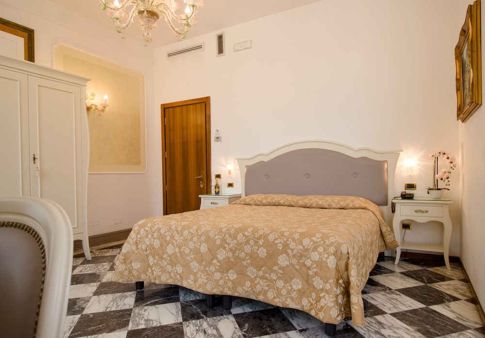 

Napoli - Preganziol - Hotel Villa Stucky