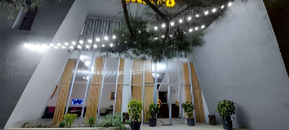 

Milano - Nizhnyaya Alekseyevka - Grand Hotel Tbilisi
