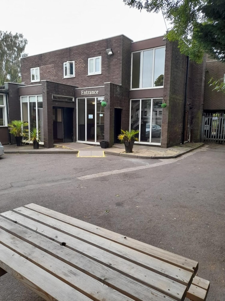 

Milano - Birmingham - The Avenue Club and Lodge