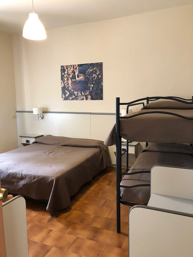 

Bari - Siena - Hotel Ai Tufi