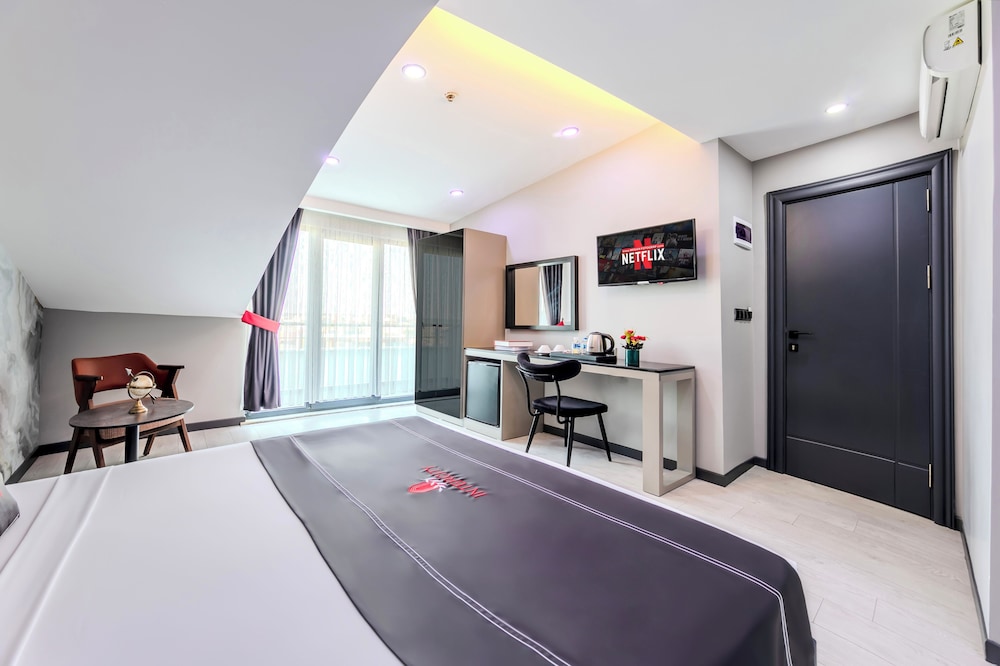 

Palermo - Istanbul - Intercity Hotel Istanbul Airport