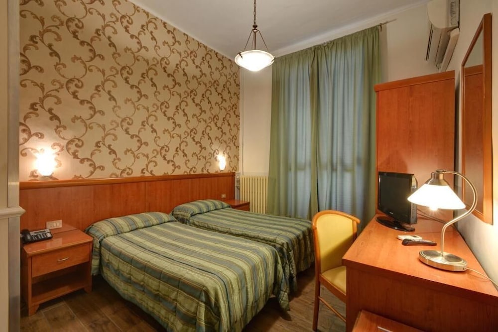 

Napoli - Venaria Reale - Hotel Universo