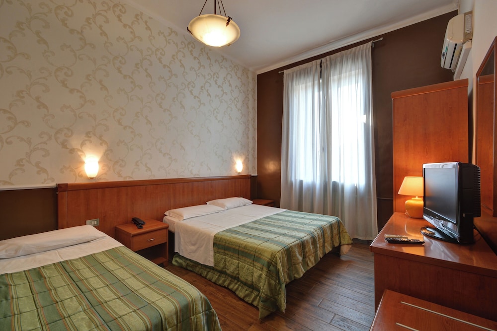 

Ancona - Torino - Hotel Universo
