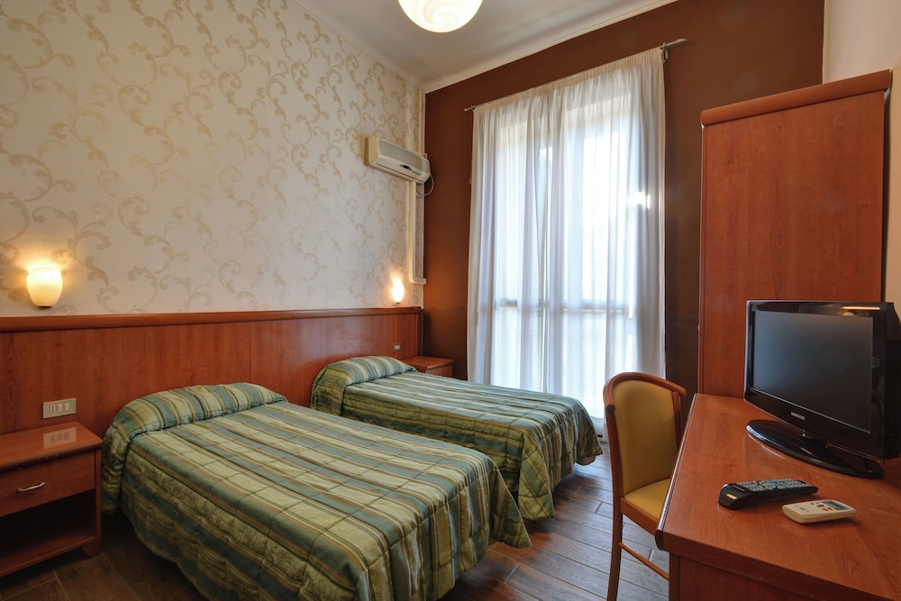 

Napoli - Venaria Reale - Hotel Universo