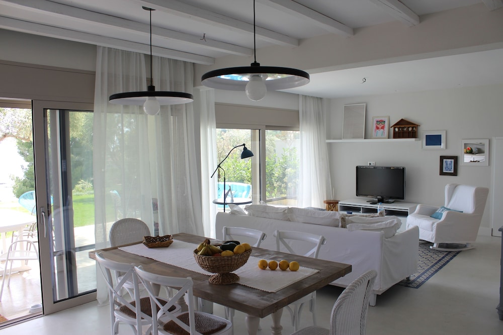 

Milano - Sithonia - Akti Elia Villas Beachfront Chalkidiki