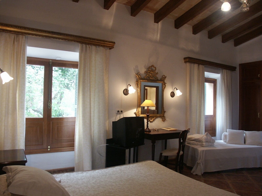 

Brindisi - Sóller - Hotel Es Port