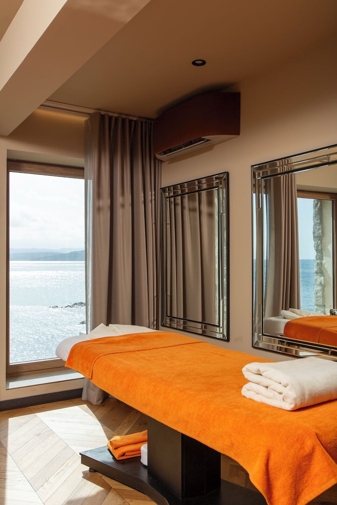 

Roma - L'île Rousse - Hotel La Pietra Restaurant & Spa