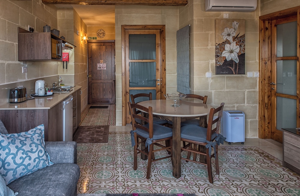 

Bari - Marsaxlokk - Quayside Apartments
