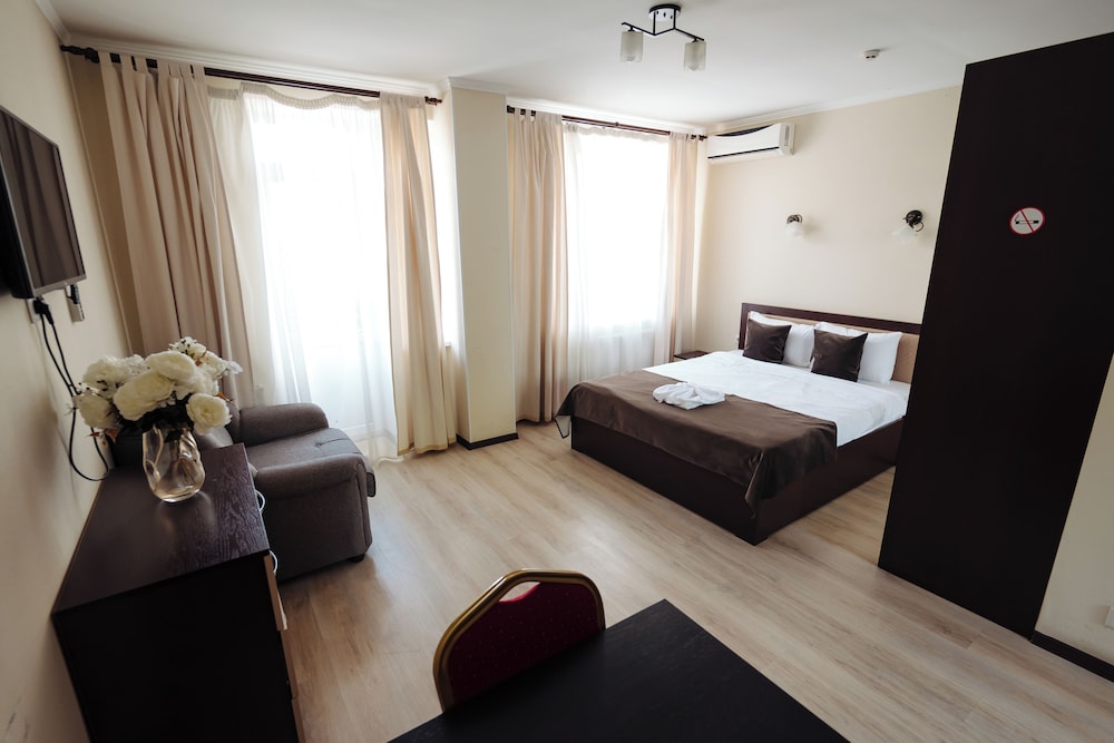 

Milano - Chişinău - Lolo's Bliss Hotel