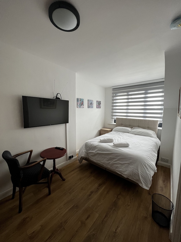 

Milano - New Barnet - The Barrington Hotel