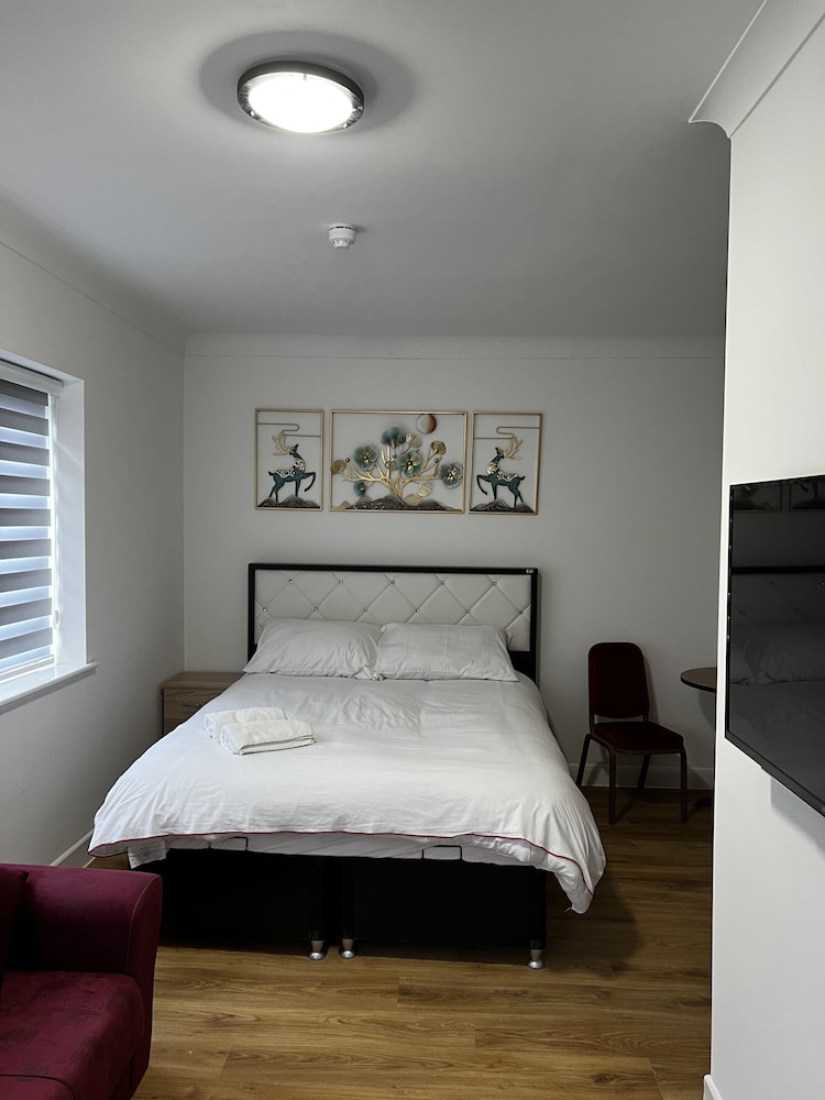 

Milano - Enfield - The Barrington Hotel