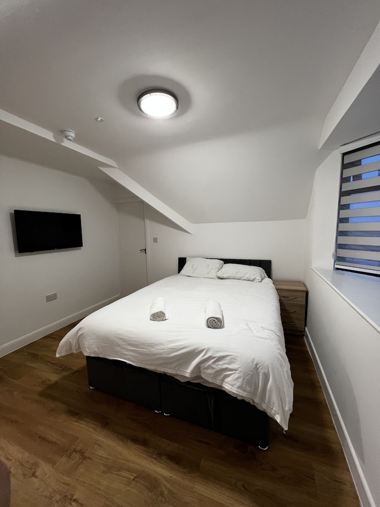 

Milano - Enfield - The Barrington Hotel