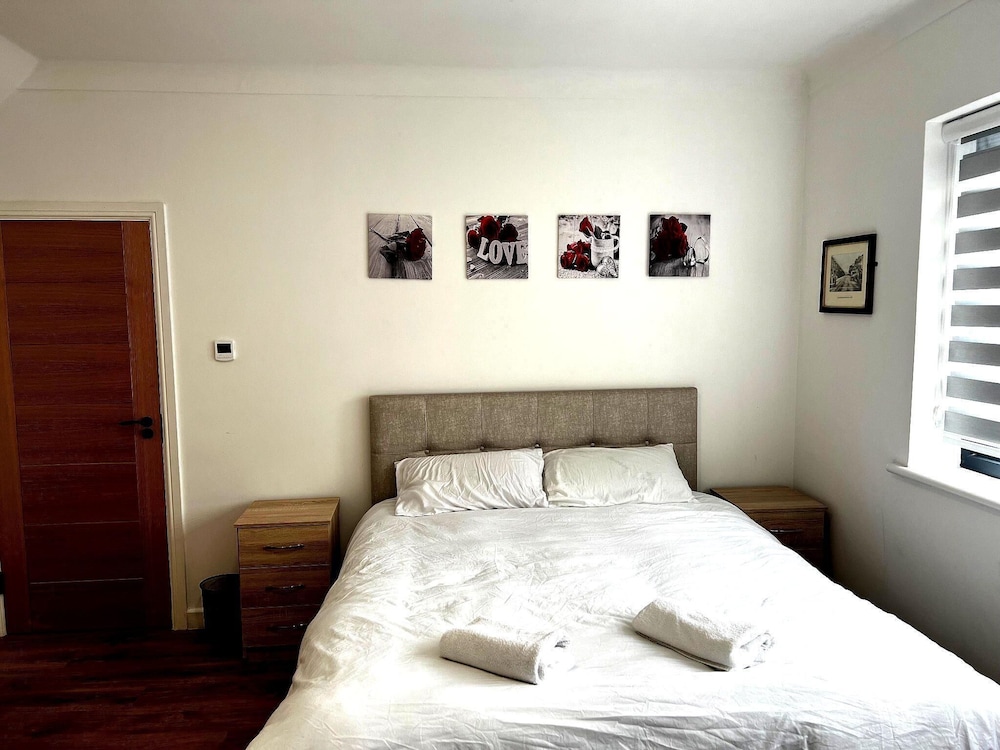 

Milano - Enfield - The Barrington Hotel