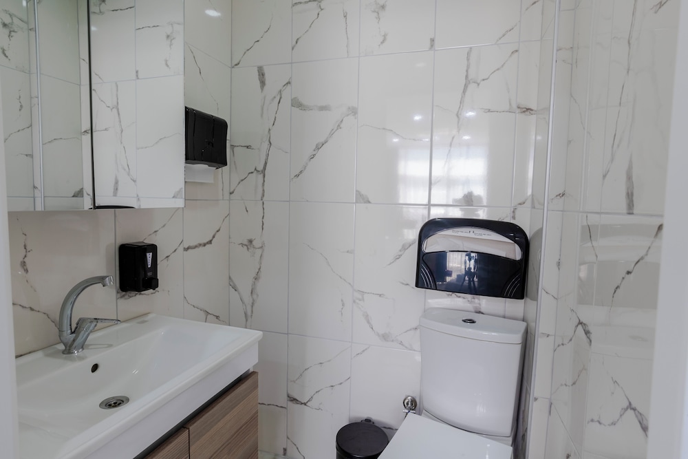 

Bologna - Istanbul, New Airport - ACAR SMART OTEL