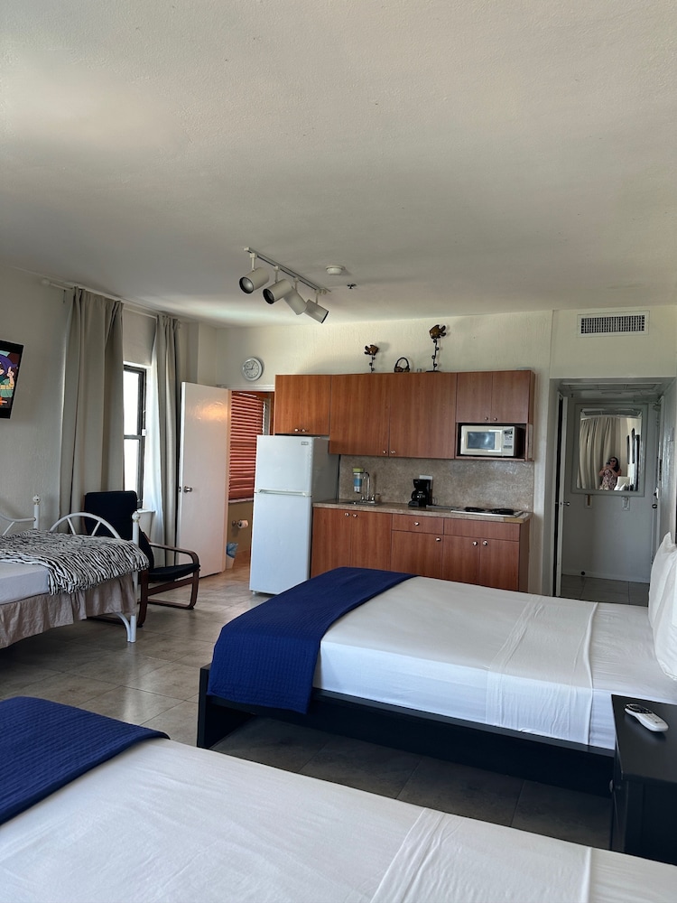 

Milano - Bay Harbor Islands - Casablanca miami beach