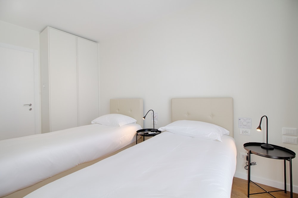 

Pisa - Tirana - The Rooms Apartments Tirana